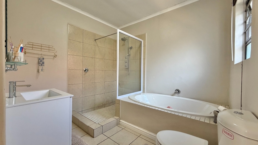 4 Bedroom Property for Sale in Fairview Golf Estate Western Cape